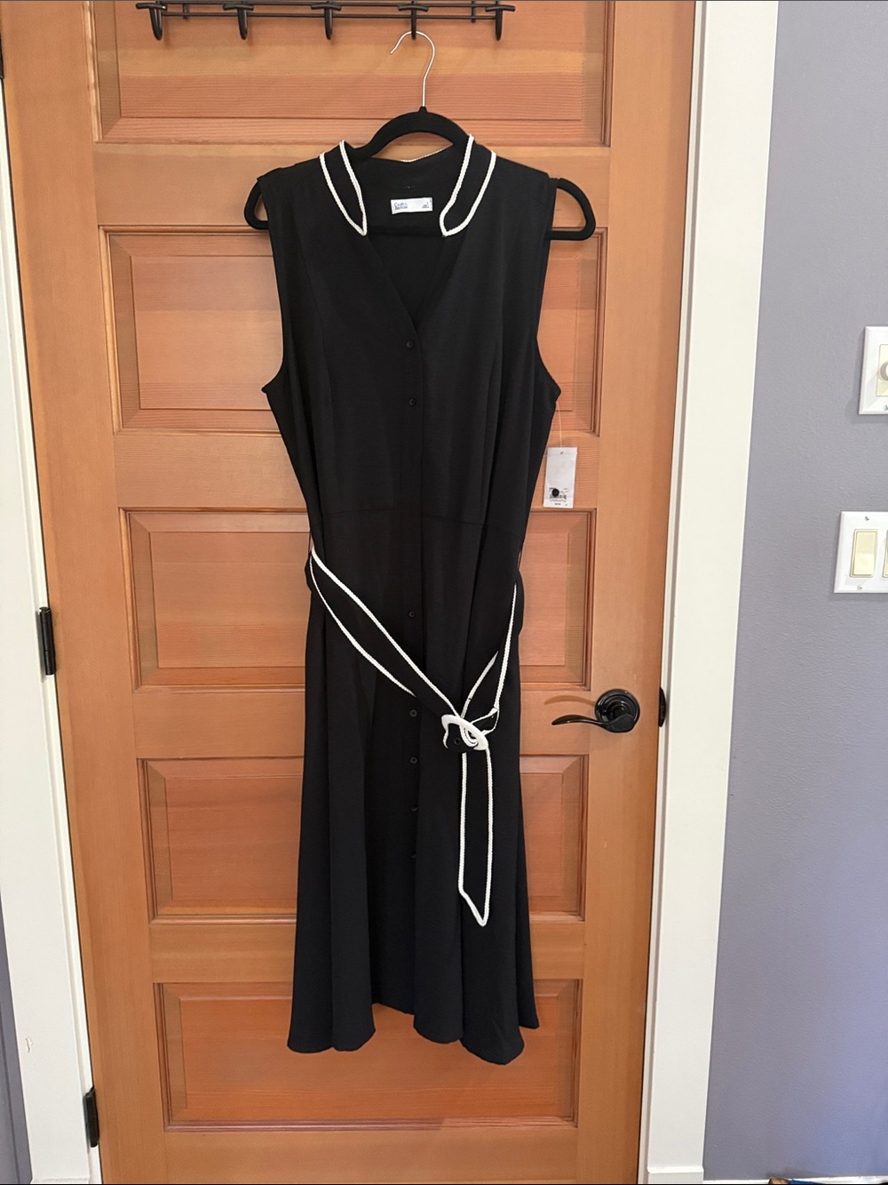 croft & barrow Black Sleeveless Midi Dress with White Trim and Tie Belt